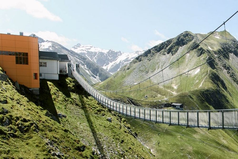 csm_Stubnerkogel_-_Hängebrücke___C__Gasteiner_Bergbahnen__Marktl_Photography-11650_1920x560_625695c734 (2)